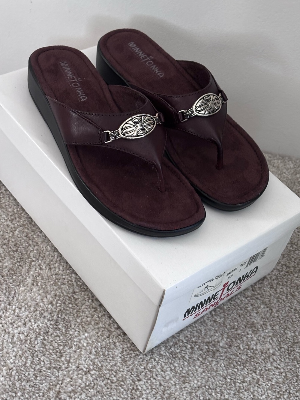 NIB Minnetonka Silverado Brown Leather Sandals Size 6